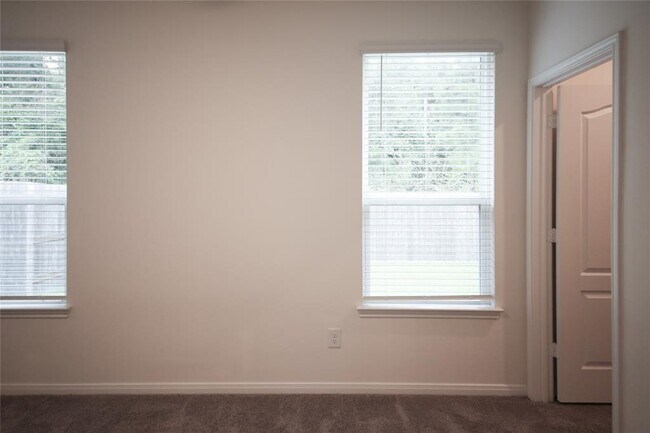 Building Photo - 27638 Mesabe Dr