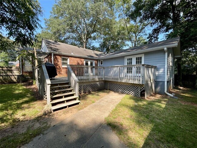 Building Photo - 726 Pasley Ave SE