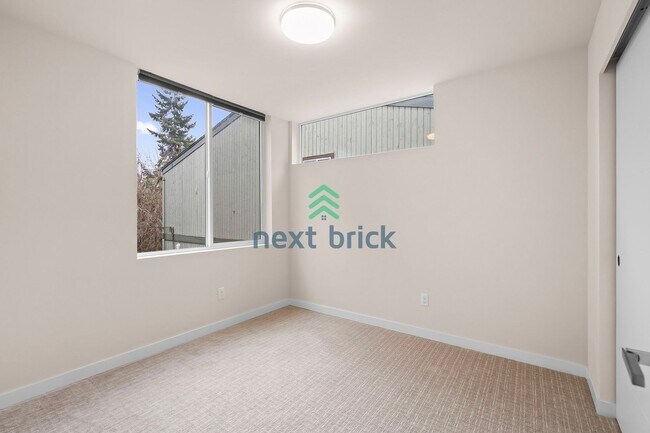 Building Photo - 2 Bed 2 Bath Single-family House Available for Rent!