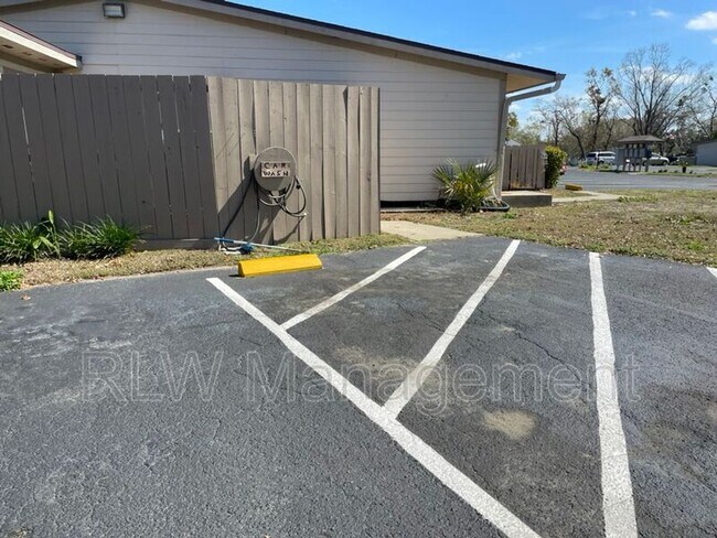 Building Photo - 611 Mt Homer Rd