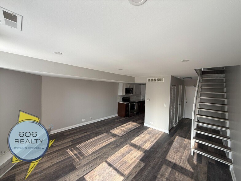 Building Photo - 744 W Gordon Terrace