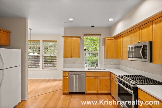 Building Photo - Beautiful 2 BD | 2.5 BA Orenco Gardens Townhome | 2-Car Garage | Minutes to Nike & MAX Station