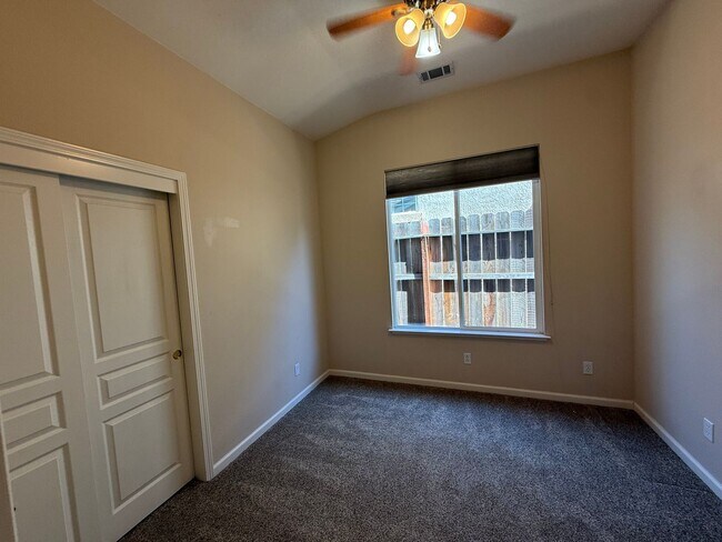 Building Photo - Single story home located in desirable northwest Modesto neighborhood!