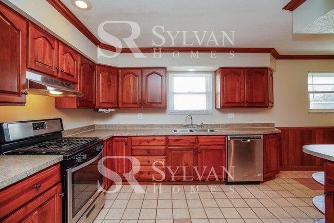 Building Photo - Lease today! No extra charge for contentme...