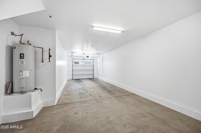 Building Photo - 1632 E Lowell Ave