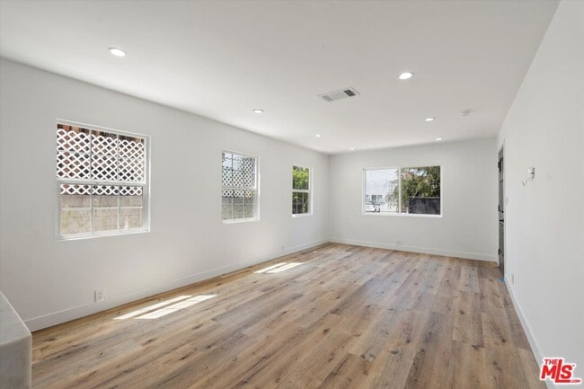 Building Photo - 3748 Veteran Ave