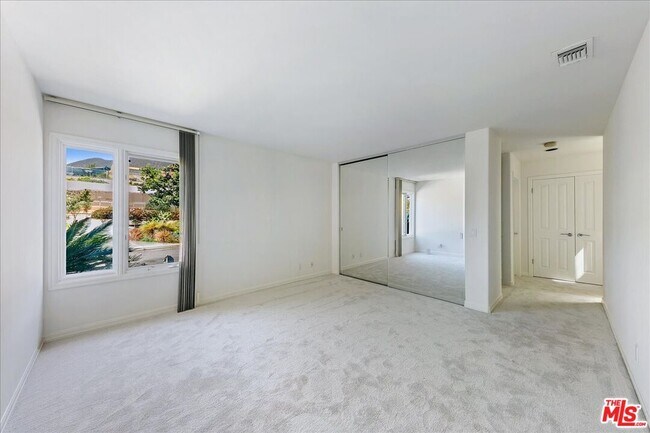 Building Photo - 18244 Coastline Dr