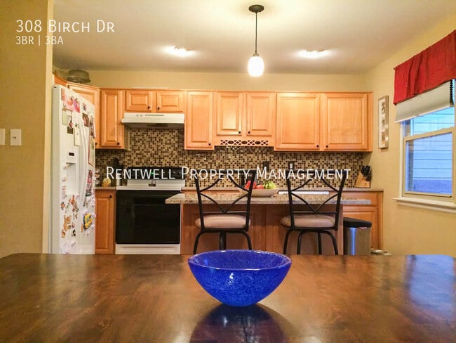 Building Photo - 308 Birch Dr