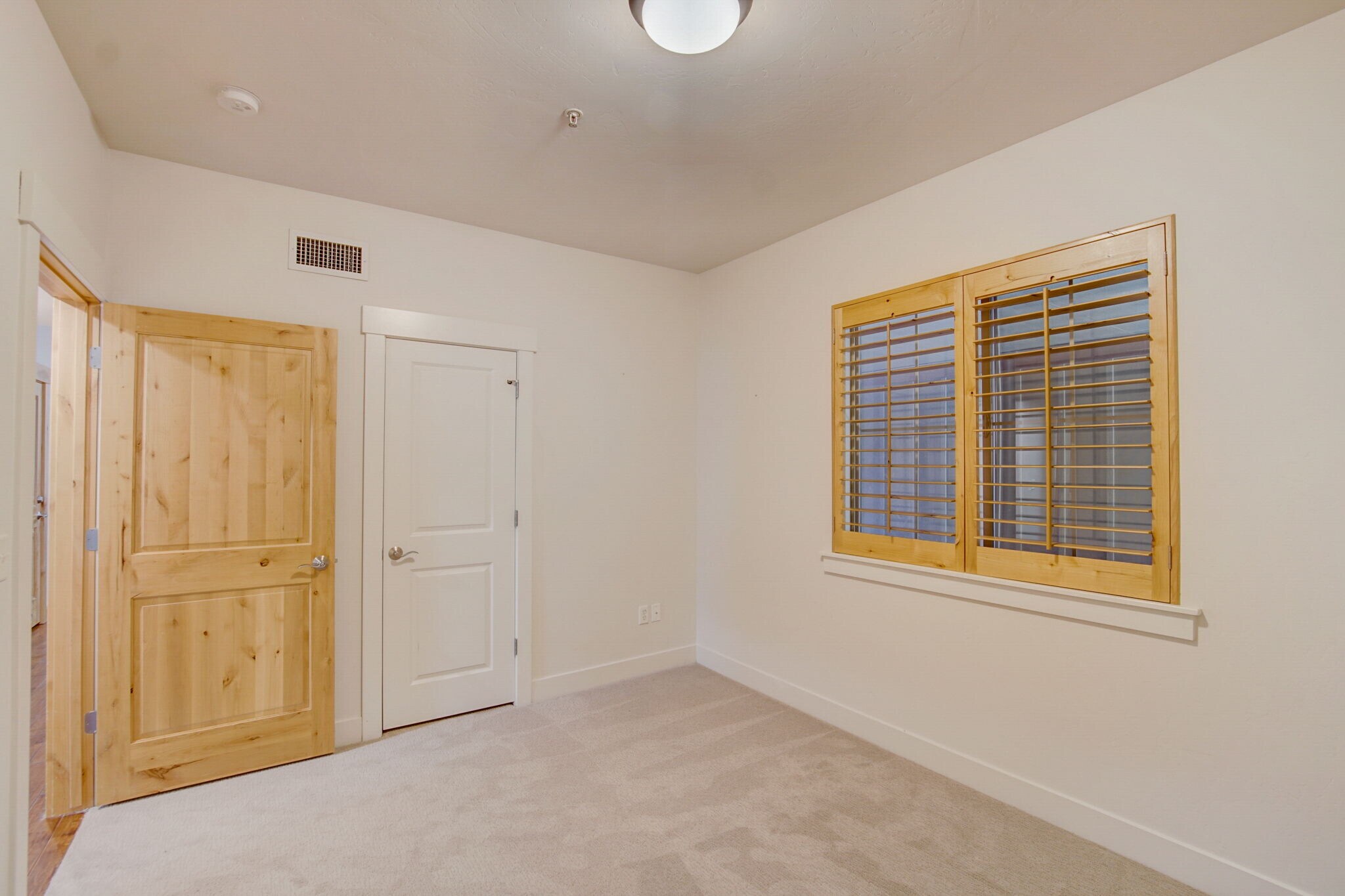 Building Photo - 5519 Lillehammer Ln