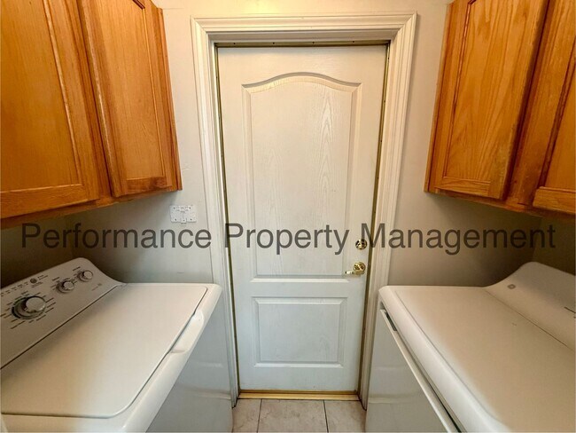 Building Photo - Cute 3 Bed/2 Bath SW Bakersfield Home w/ RBP & $0 Deposit Option