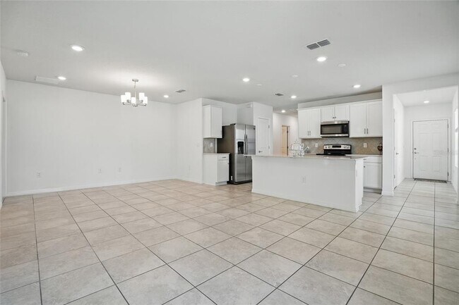 Building Photo - 5079 Royal Point Ave