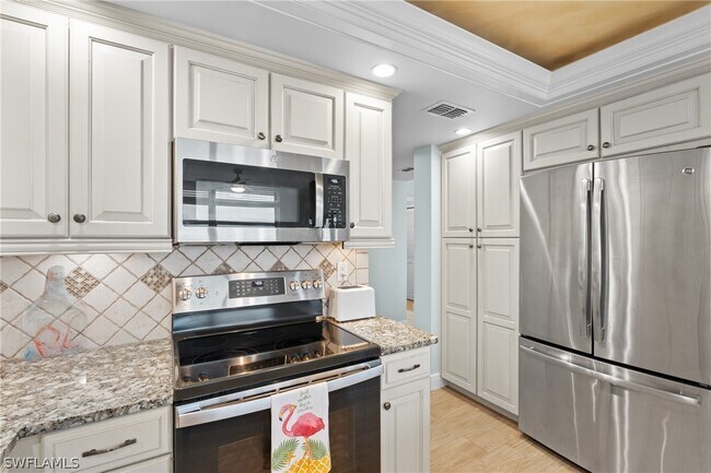 Building Photo - 9375 Gulf Shore Dr