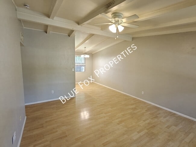 Building Photo - 5901 N Oracle Rd