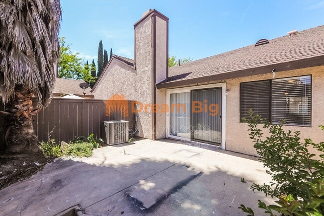 Building Photo - 2844 Oak Creek Dr