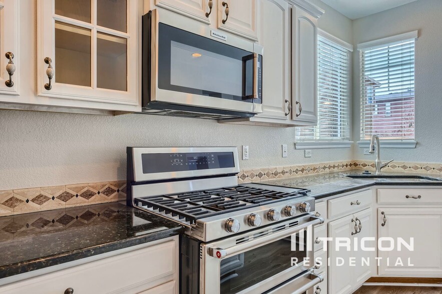 Building Photo - 5400 Cloverbrook Cir