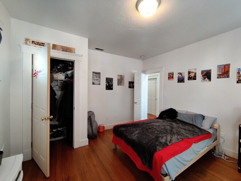 Building Photo - 51 Gardner St