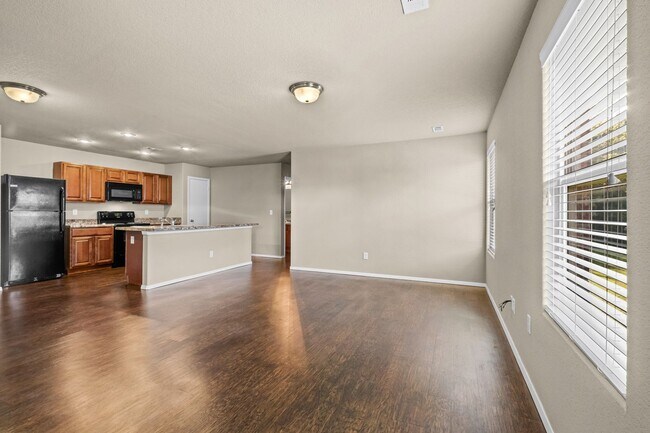 Building Photo - Beautiful and Spacious Home!