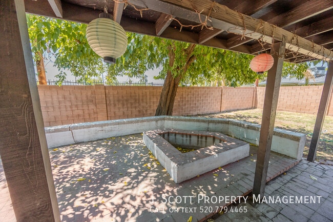 Building Photo - 723 W Cactus Wren Dr