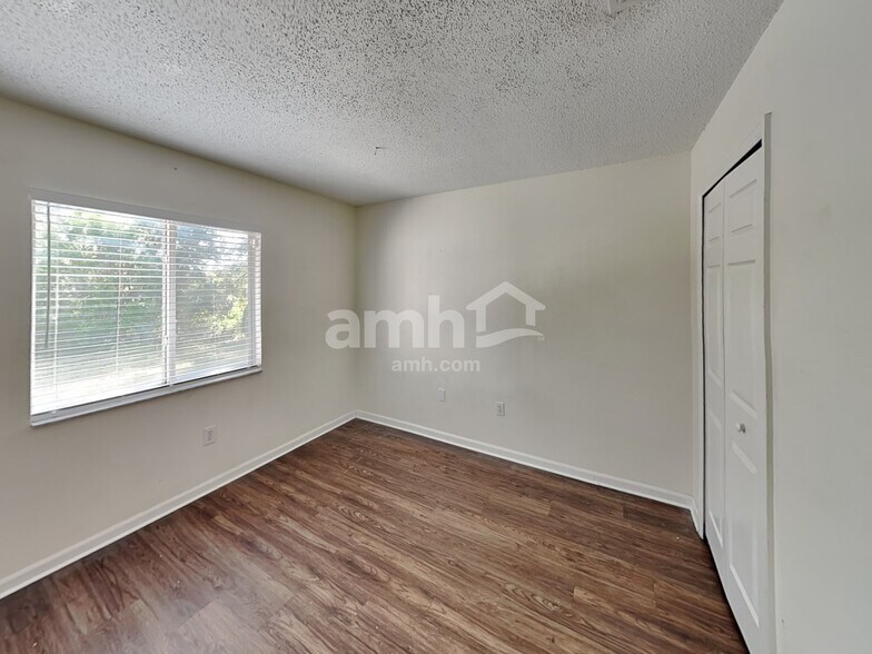 Building Photo - 1209 Blufield Ave