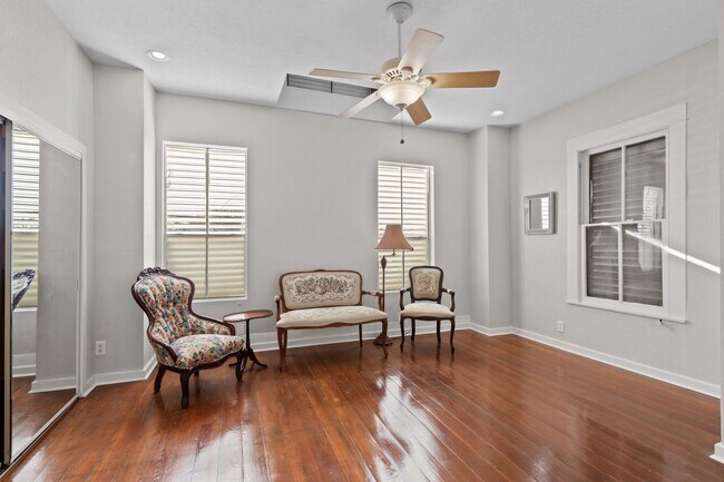 Building Photo - 611 Church St