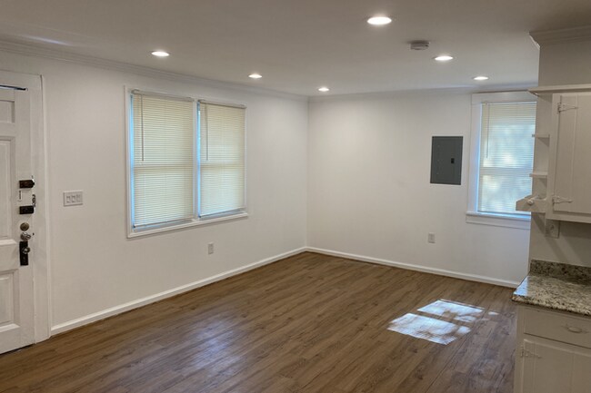 Building Photo - 1414 Emory Rd NE