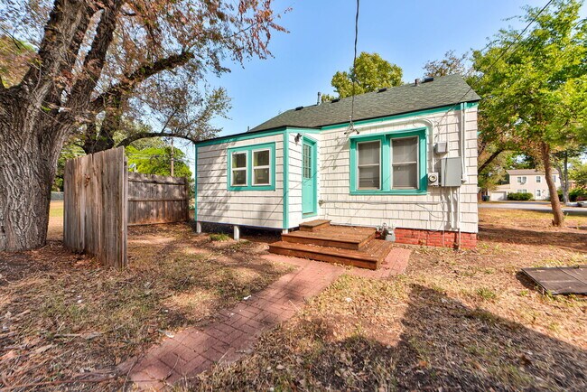 Building Photo - 1132 W Eufaula St