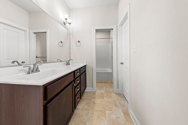 Building Photo - 5 bedroom 3.5 bath home in desired community