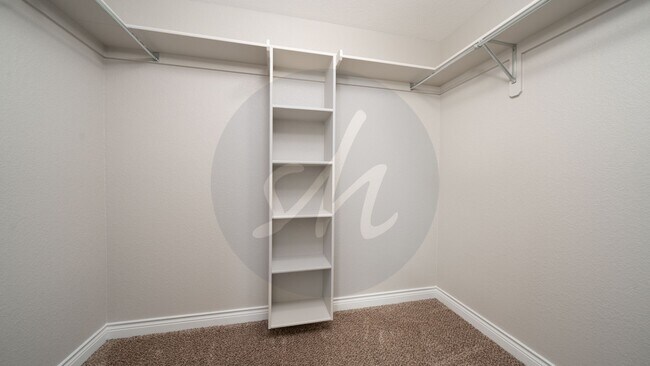 Building Photo - Modern Comfort and Functional Space