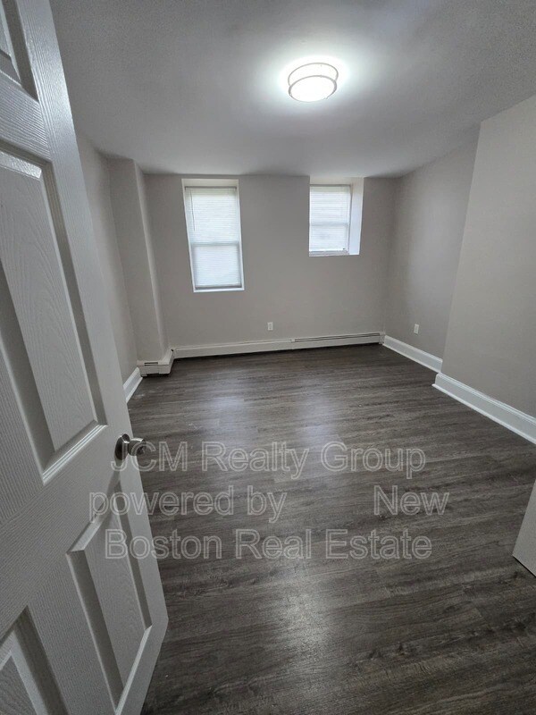Building Photo - 46 Waverly St
