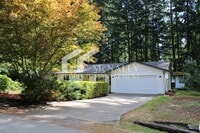 Building Photo - Beautifully Updated 3-Bedroom Rambler with Large Deck