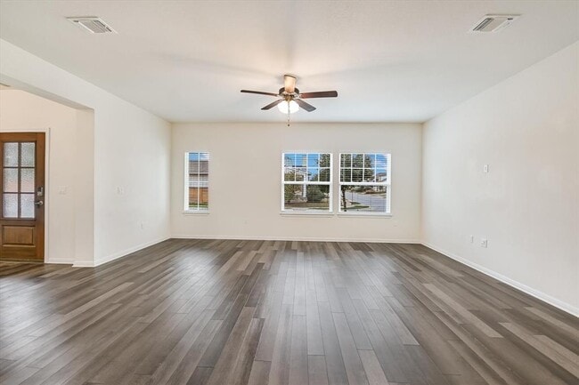 Building Photo - 8501 Looksee Ln