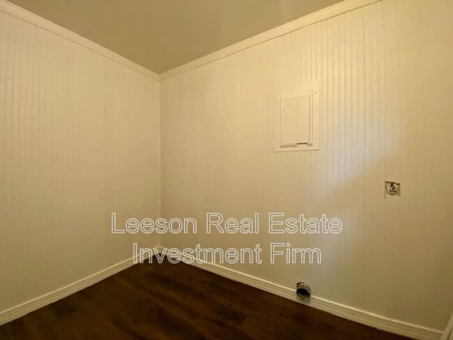 Building Photo - 5319 Carnation St