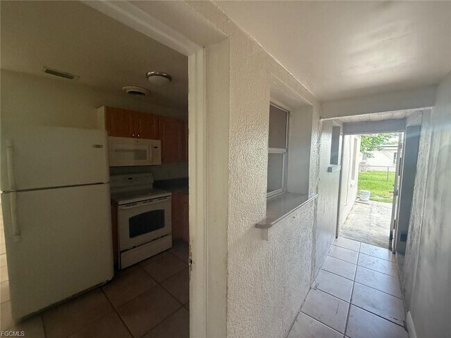 Building Photo - 1665 Henderson Ave