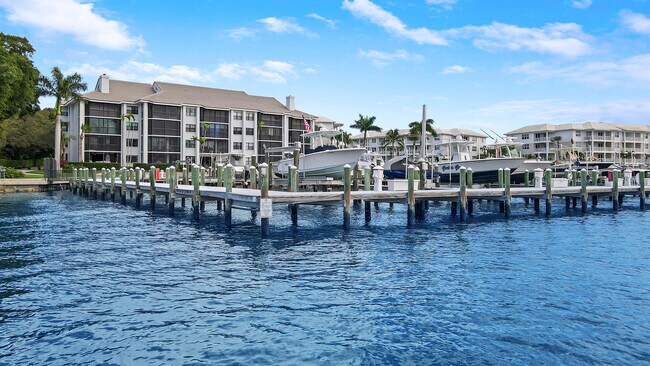 Building Photo - 515 Bay Colony Dr N