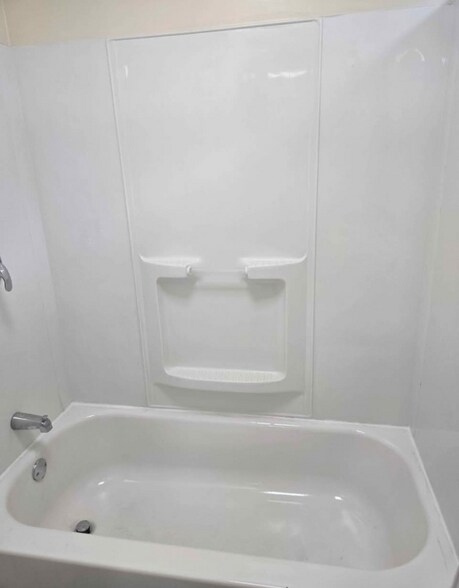 Building Photo - 772 Walnut St