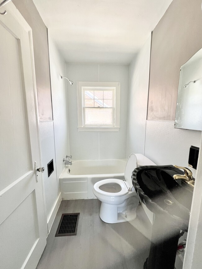 Building Photo - 1453 Olive St