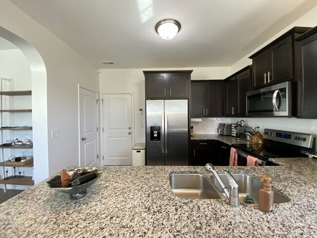 Building Photo - 140 Verdmont Dr