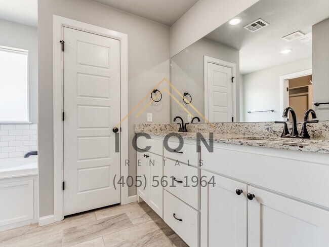 Building Photo - 4509 Desert Spring Ct
