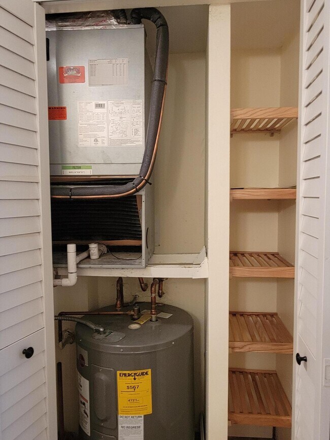 Building Photo - 1340 NE 28th Ave