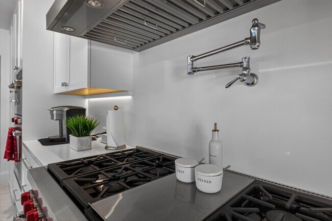 Building Photo - 3109 NE 42nd Ct