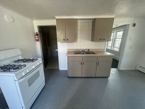 Building Photo - Spacious 1–2 Bedroom Apartment for Rent – Adams, MA