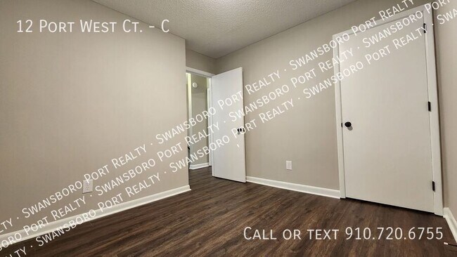 Building Photo - 12 D Port W Ct