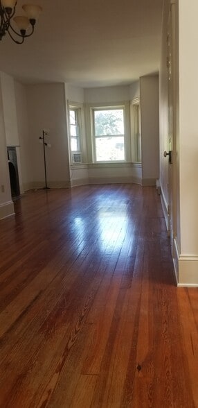 Building Photo - 125 Peyton St