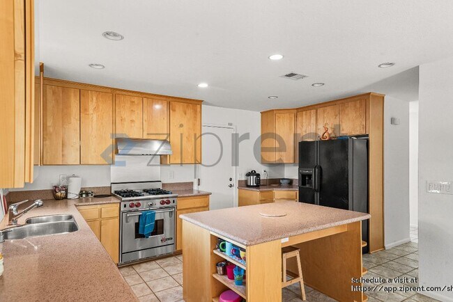 Building Photo - 228 Chestnut Ct