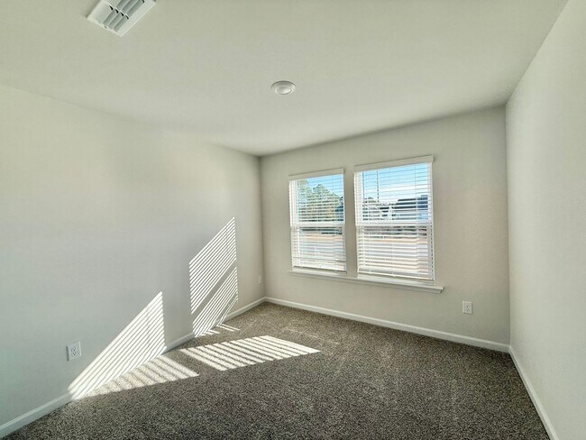 Building Photo - Stunning New Construction 4BD, 3.5BA Apex Townhome with a 2-Car Garage in a Prime Location Near T...