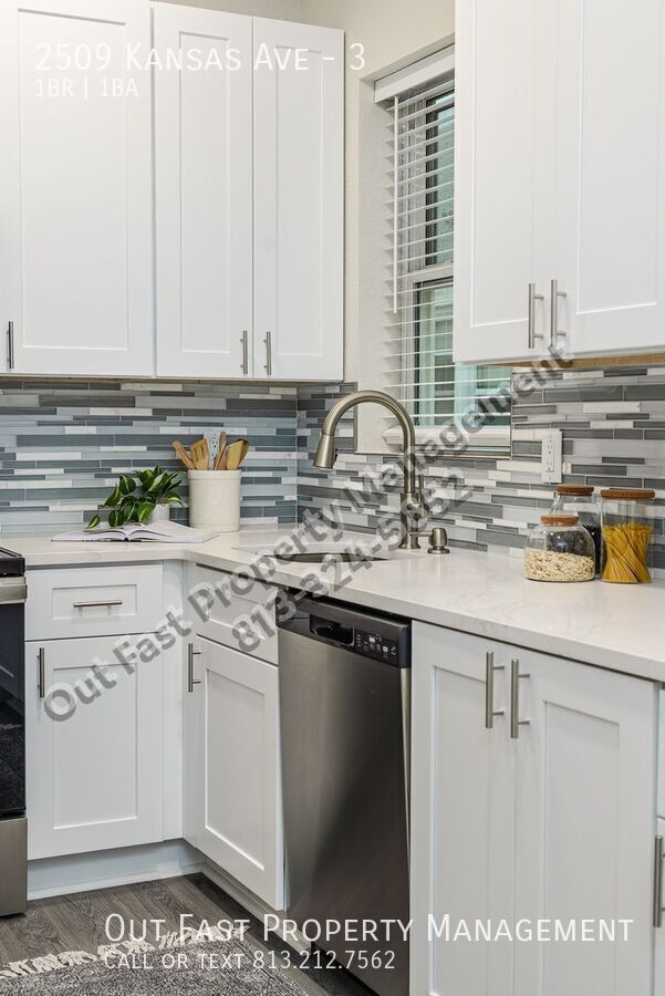 Building Photo - 2509 W Kansas Ave