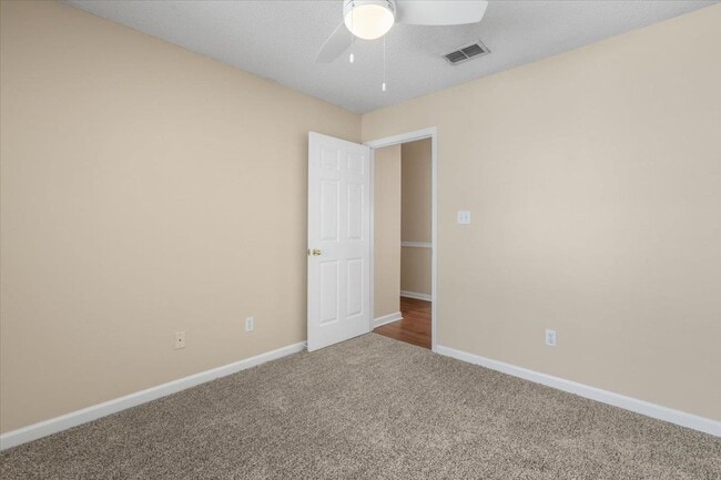 Building Photo - 135 Ivernia Loop