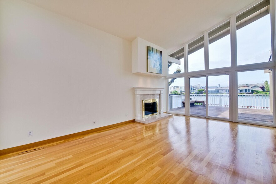 Building Photo - 255 Shearwater Is