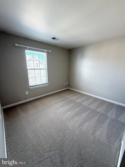 Building Photo - 565 Tuliptree Square NE