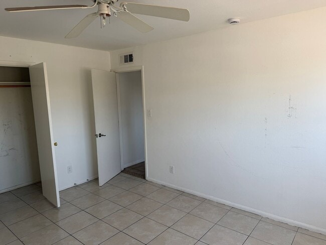 Building Photo - 2 Bedroom 2 Bath Condominium in Great Location